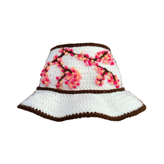 Chapéu de crochê flor de cerejeira x bordado