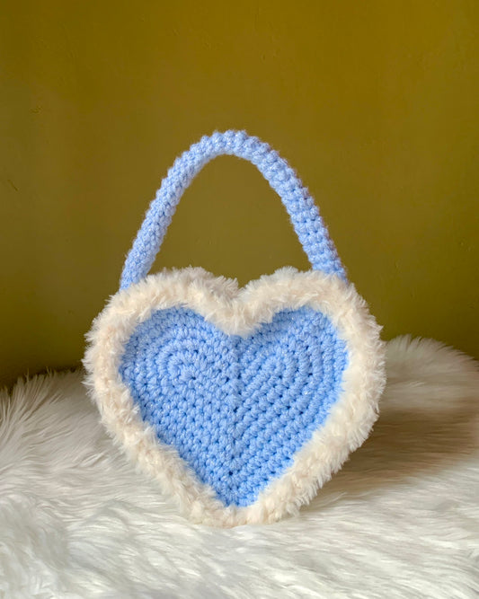 Bolsa de crochê de coração chamativo