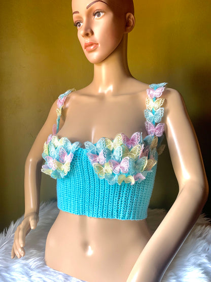 Listo para enviar top primavera de crochet con aplicaciones de mariposa