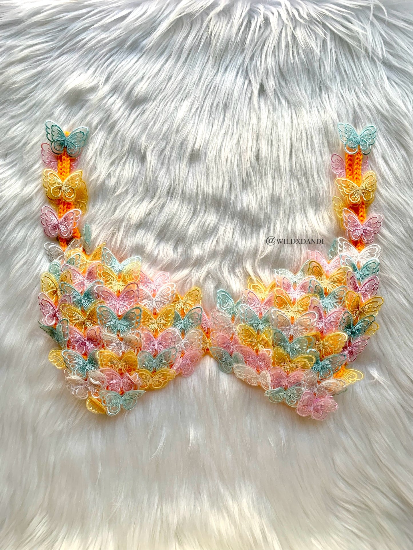 Bralette de crochet primavera avec des applications papillon