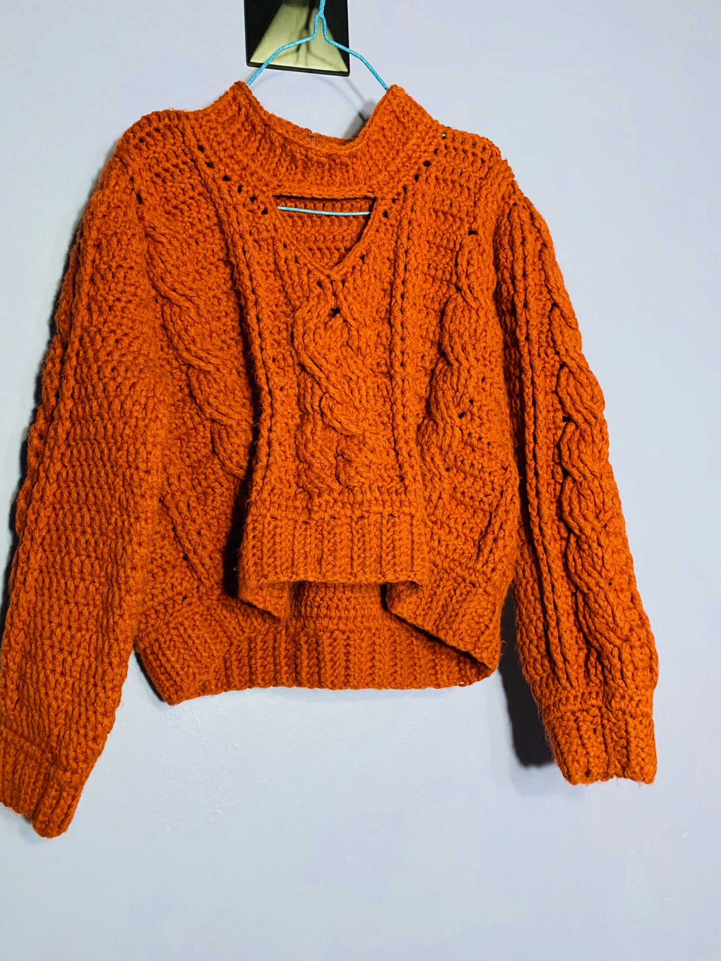 特大のかぎ針編みのセーター