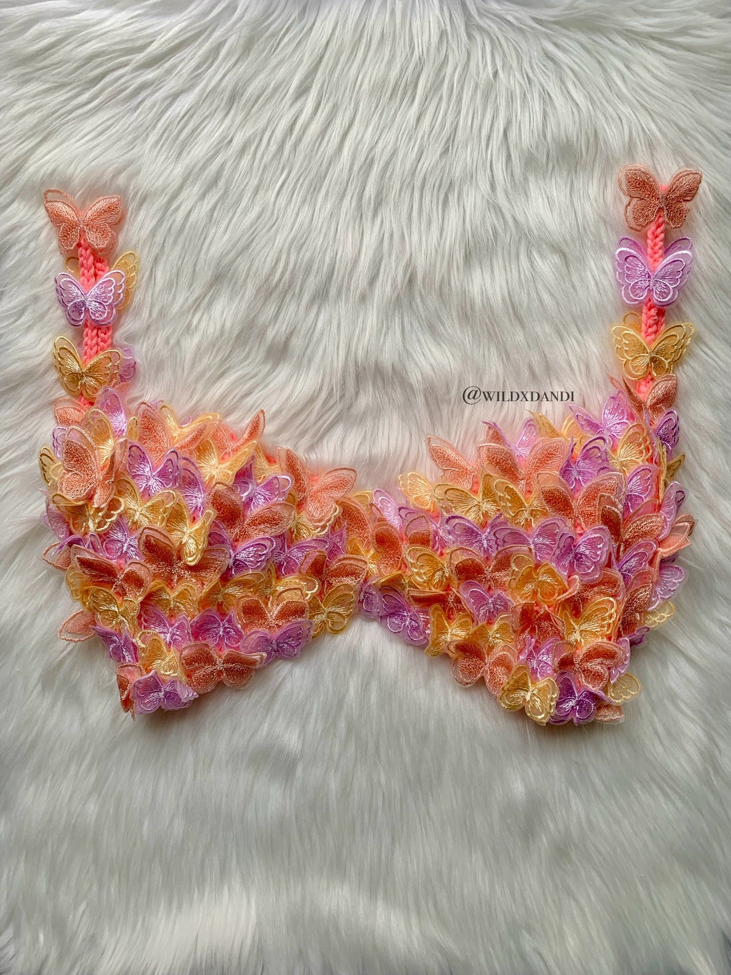 Bralette de crochet primavera avec des applications papillon