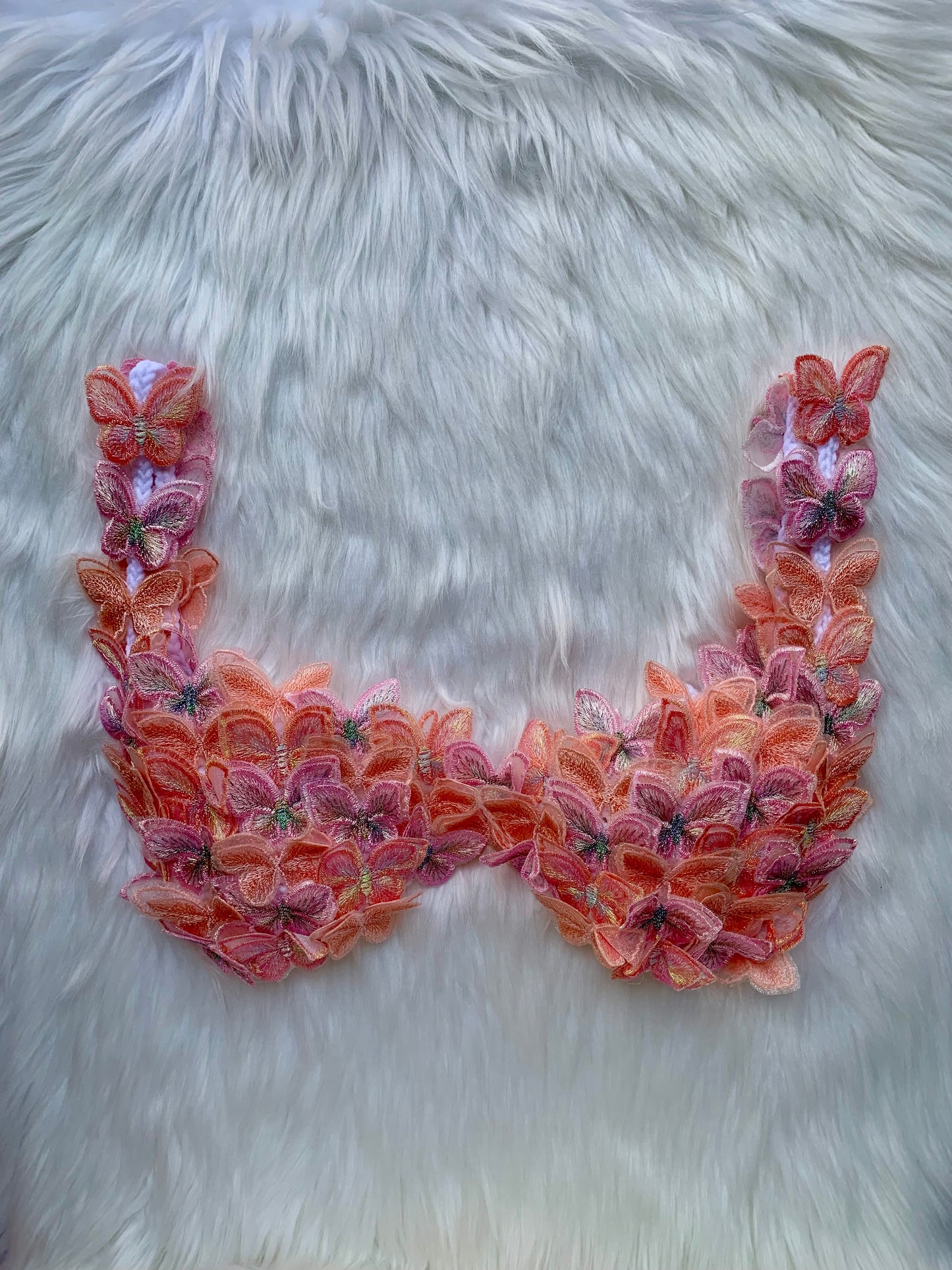 Bralette de crochet primavera avec des applications papillon