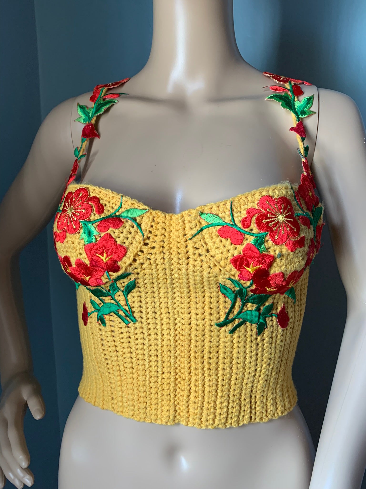 배송 준비 완료 가드니아 크로셰 탑