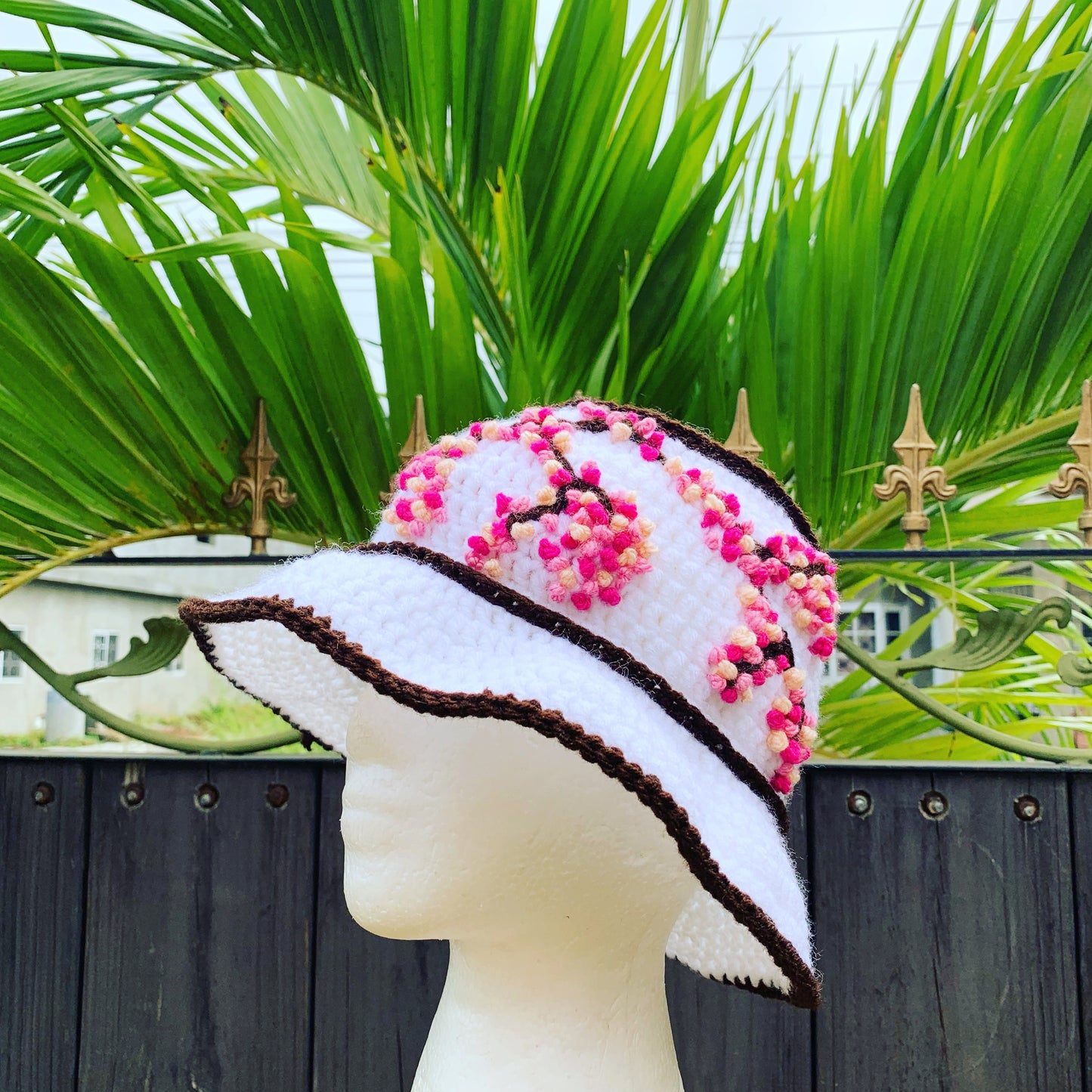 桜のかぎ針編みx刺繍帽