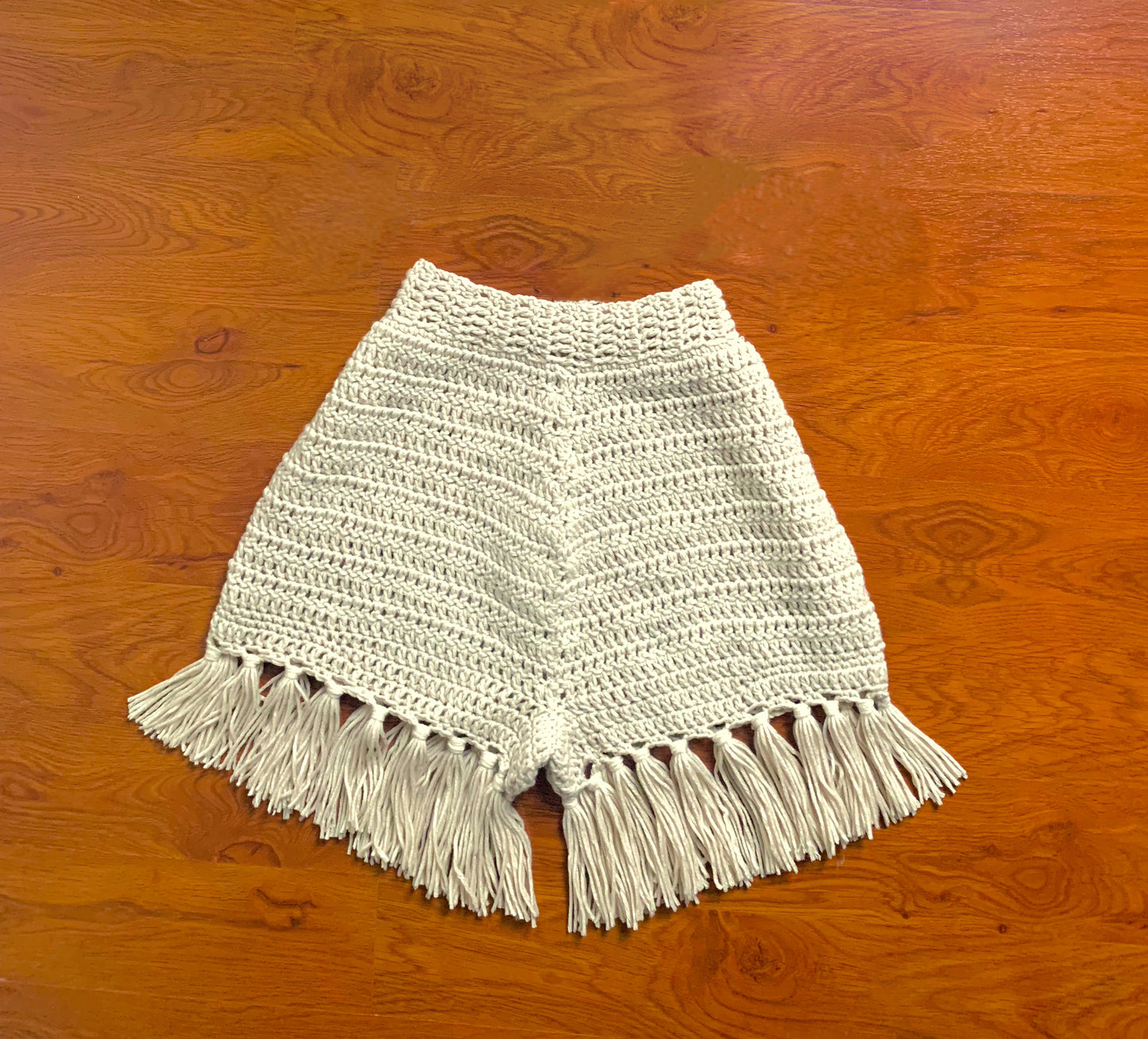 Nia High Waited Crochet Shorts avec franges