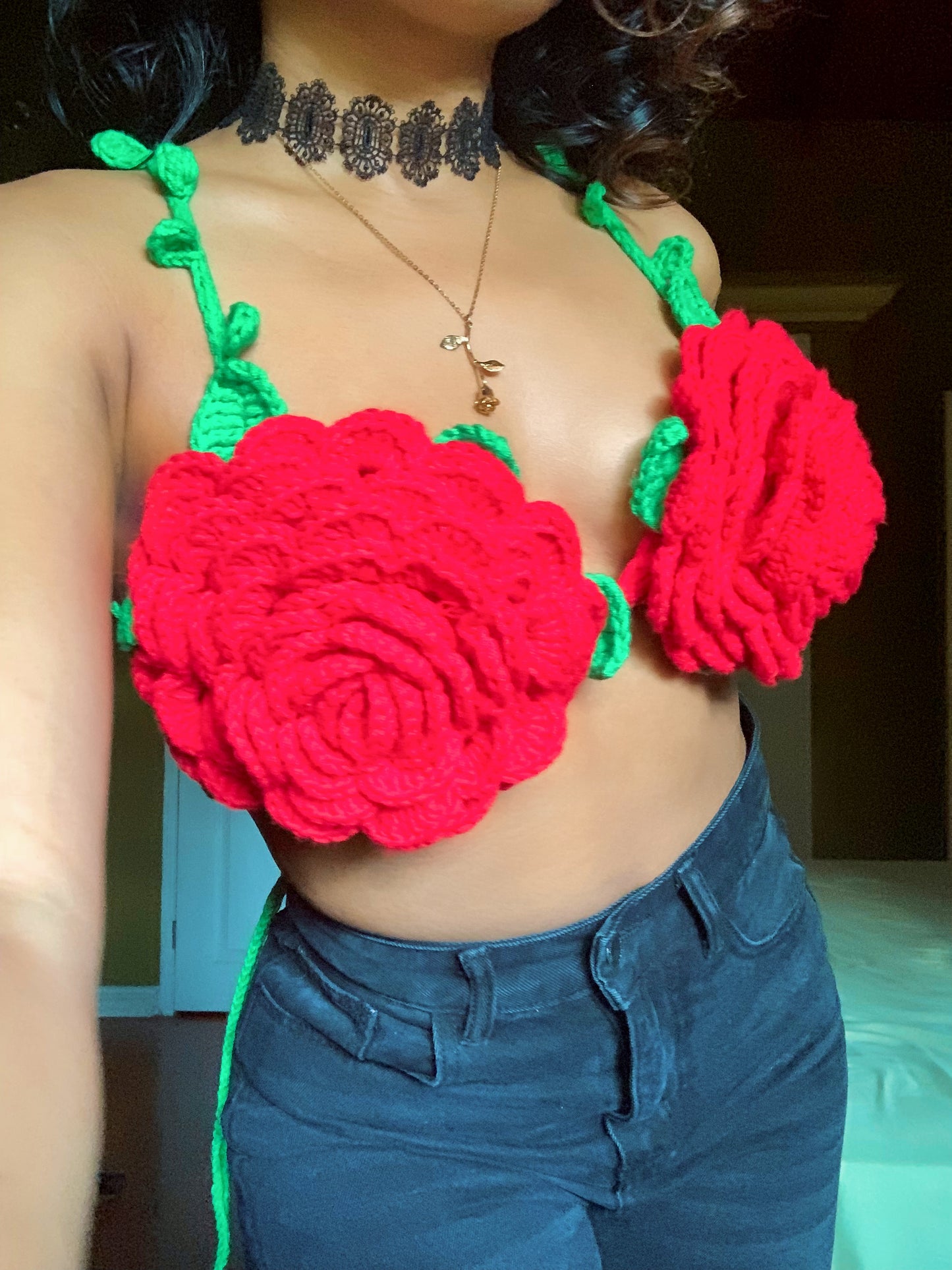 玫瑰钩针编织的胸罩